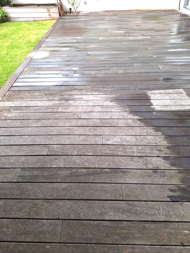 Nettoyer terrasse en bois grisée sale